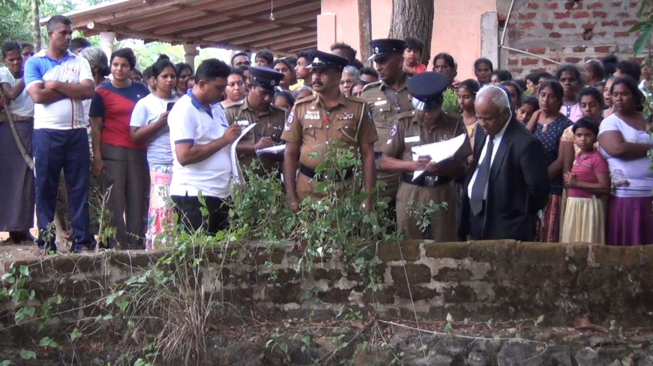 අබිරහස් ලෙස මියගිය පුද්ගලයෙකුගේ සිරුරක් වගා ළිඳකින් හමුවෙයි (ඡායාරූප) 3 3