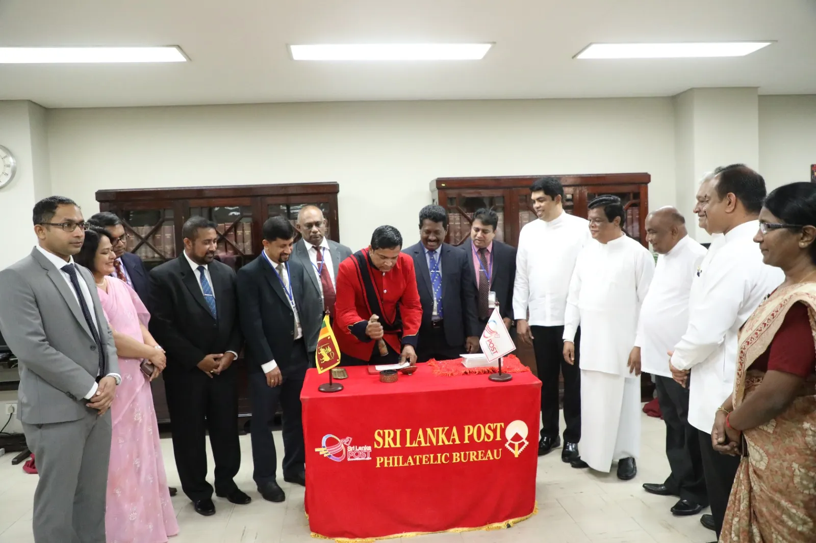 පාර්ලිමේන්තු මන්ත්රීවරුන්ගේ තැපැල් කටයුතු සඳහා නව තැපැල් මුද්දරයක් (ඡායාරූප) 1 News Stamp Release 20230706 1
