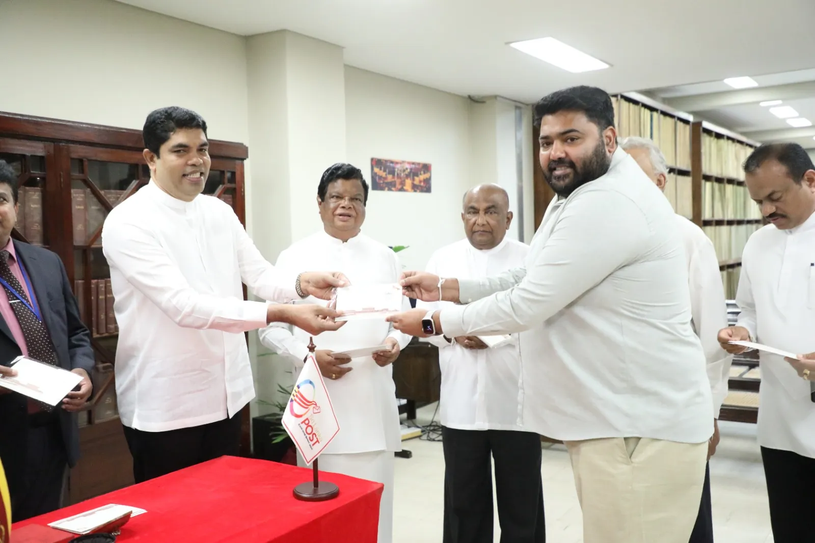 පාර්ලිමේන්තු මන්ත්රීවරුන්ගේ තැපැල් කටයුතු සඳහා නව තැපැල් මුද්දරයක් (ඡායාරූප) 10 News Stamp Release 20230706 10