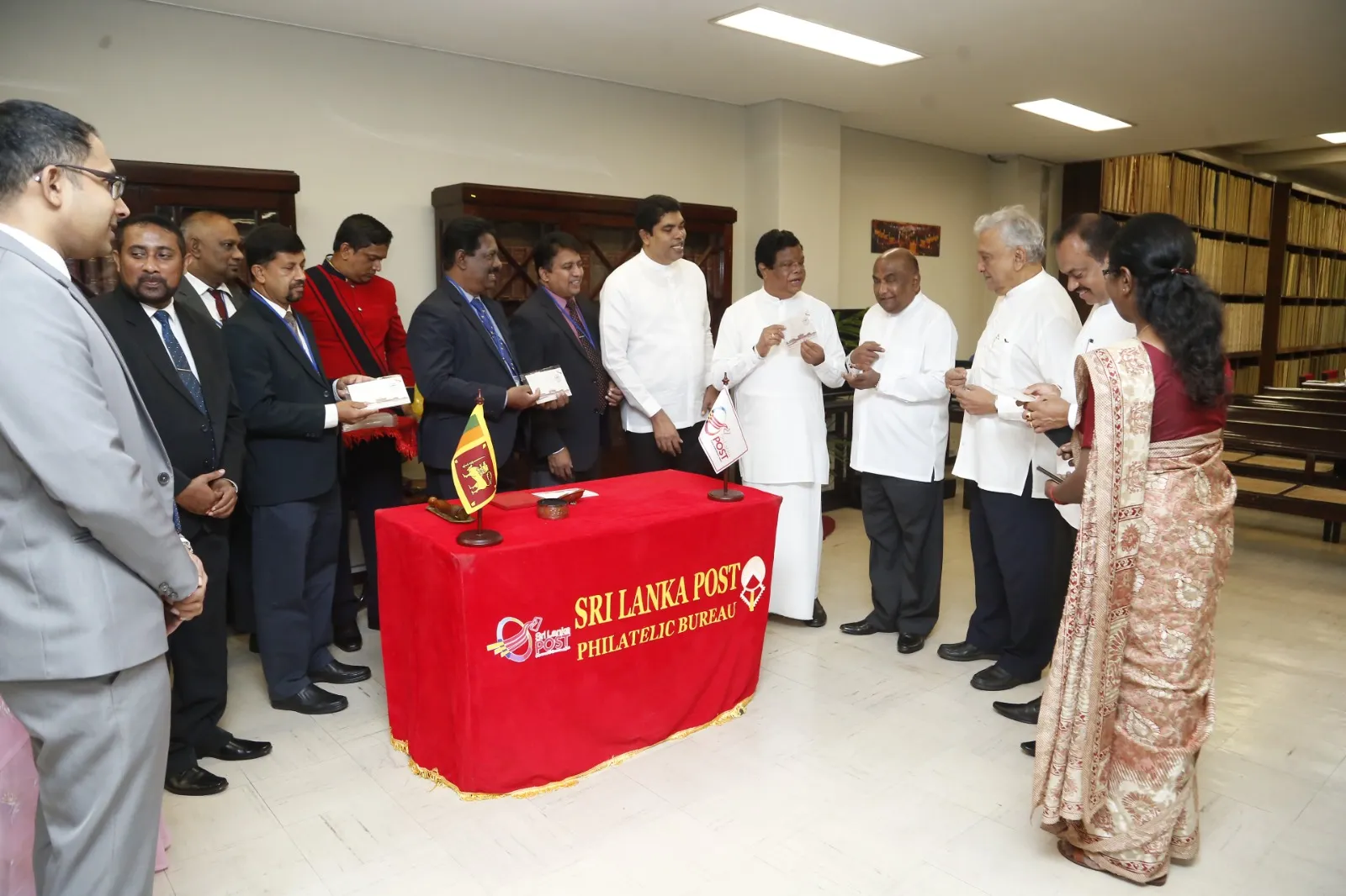 පාර්ලිමේන්තු මන්ත්රීවරුන්ගේ තැපැල් කටයුතු සඳහා නව තැපැල් මුද්දරයක් (ඡායාරූප) 11 News Stamp Release 20230706 11