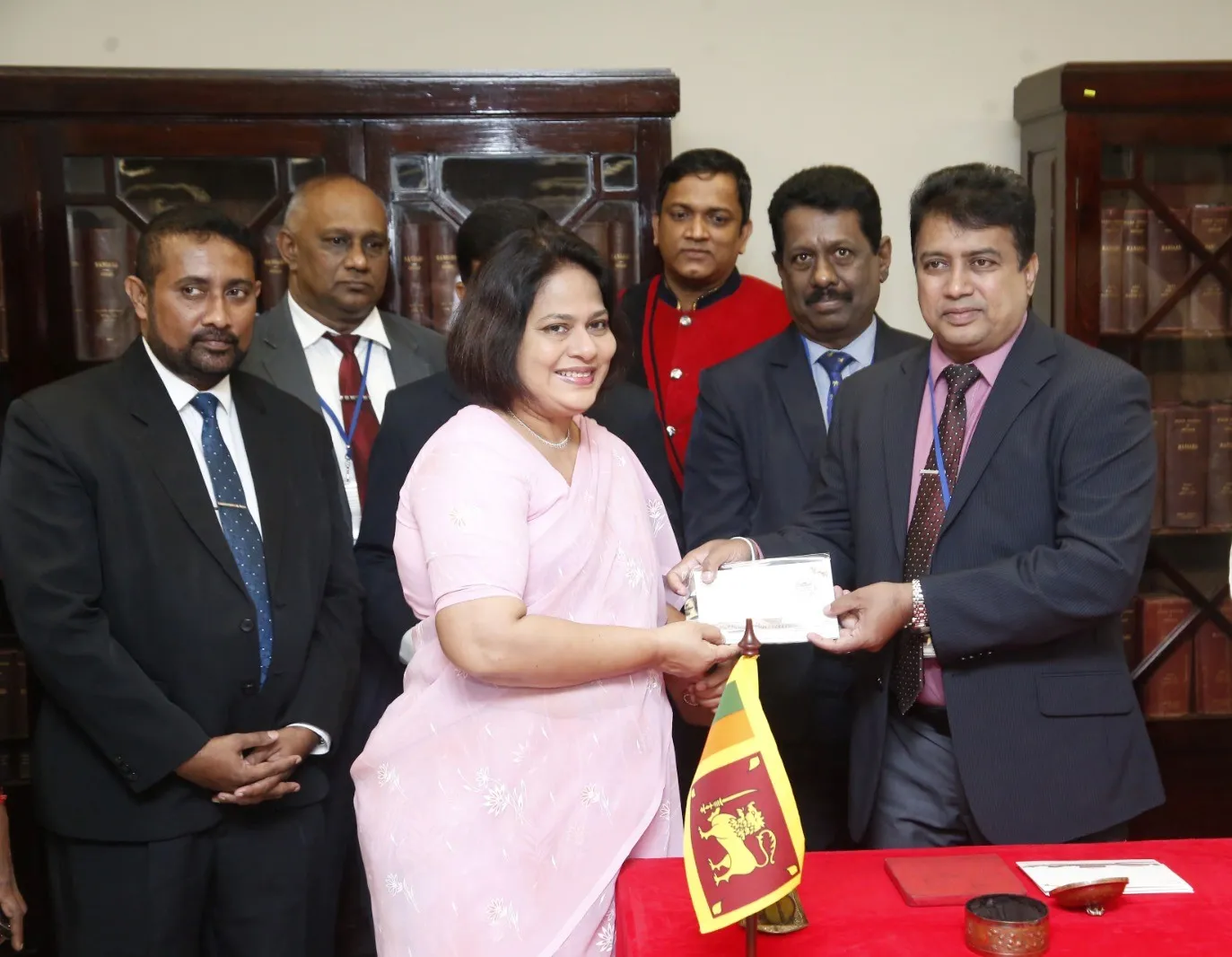 පාර්ලිමේන්තු මන්ත්රීවරුන්ගේ තැපැල් කටයුතු සඳහා නව තැපැල් මුද්දරයක් (ඡායාරූප) 4 News Stamp Release 20230706 4