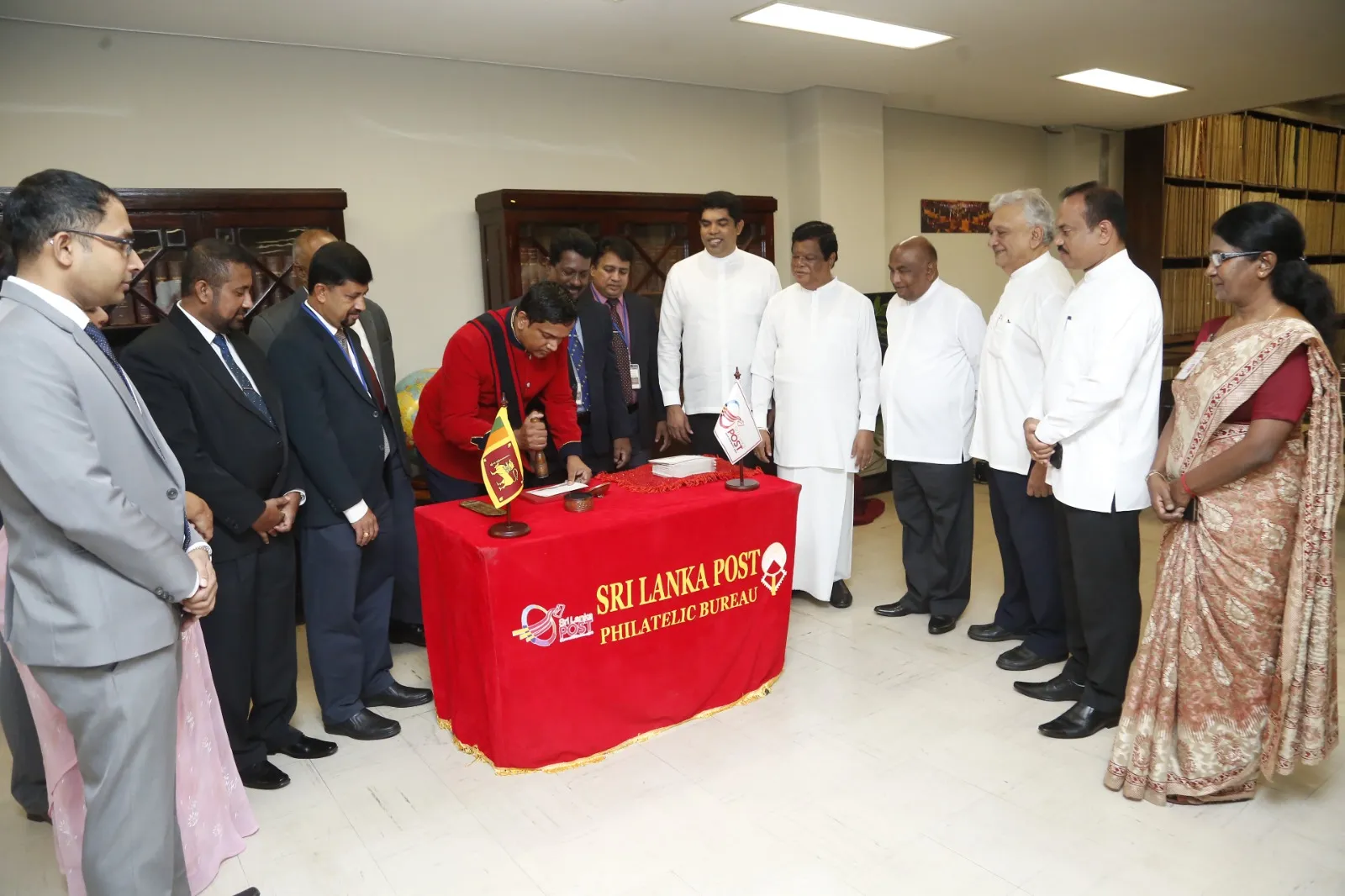 පාර්ලිමේන්තු මන්ත්රීවරුන්ගේ තැපැල් කටයුතු සඳහා නව තැපැල් මුද්දරයක් (ඡායාරූප) 6 News Stamp Release 20230706 6