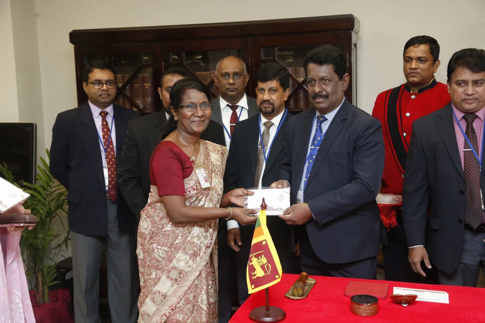 පාර්ලිමේන්තු මන්ත්රීවරුන්ගේ තැපැල් කටයුතු සඳහා නව තැපැල් මුද්දරයක් (ඡායාරූප) 7 News Stamp Release 20230706 7