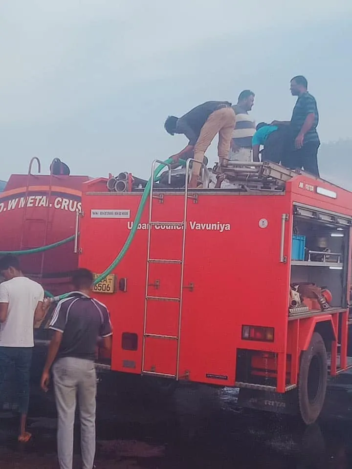 කොහු ගබඩාවක් අළු කළ ගින්න (ඡායාරූප) 8 Vavuniya 3
