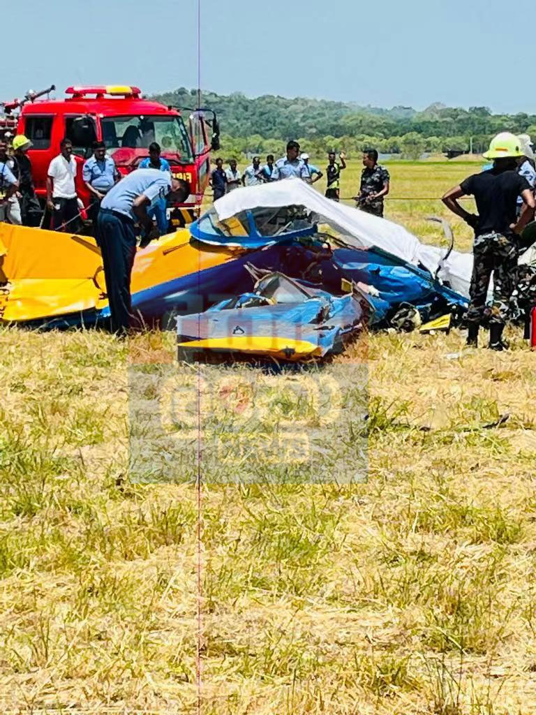 Update - ත්රිකුණාමලය ගුවන් අනතුර ගැන සොයන්න විශේෂ පරීක්ෂණ කමිටුවක් (ඡායාරූප) 4 07