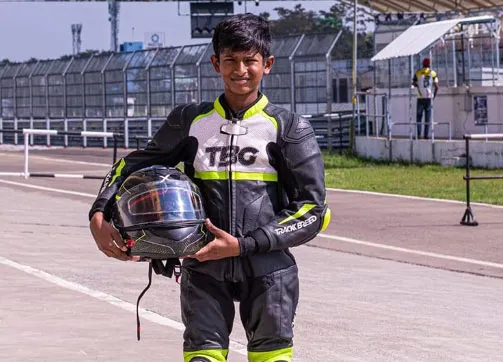 13 හැවිරිදි යතුරුපැදි ධාවකයාට ධාවන පථය මත දී ජීවිතය අහිමි වූ අනතුර (ඡායාරූප) 1 1 2