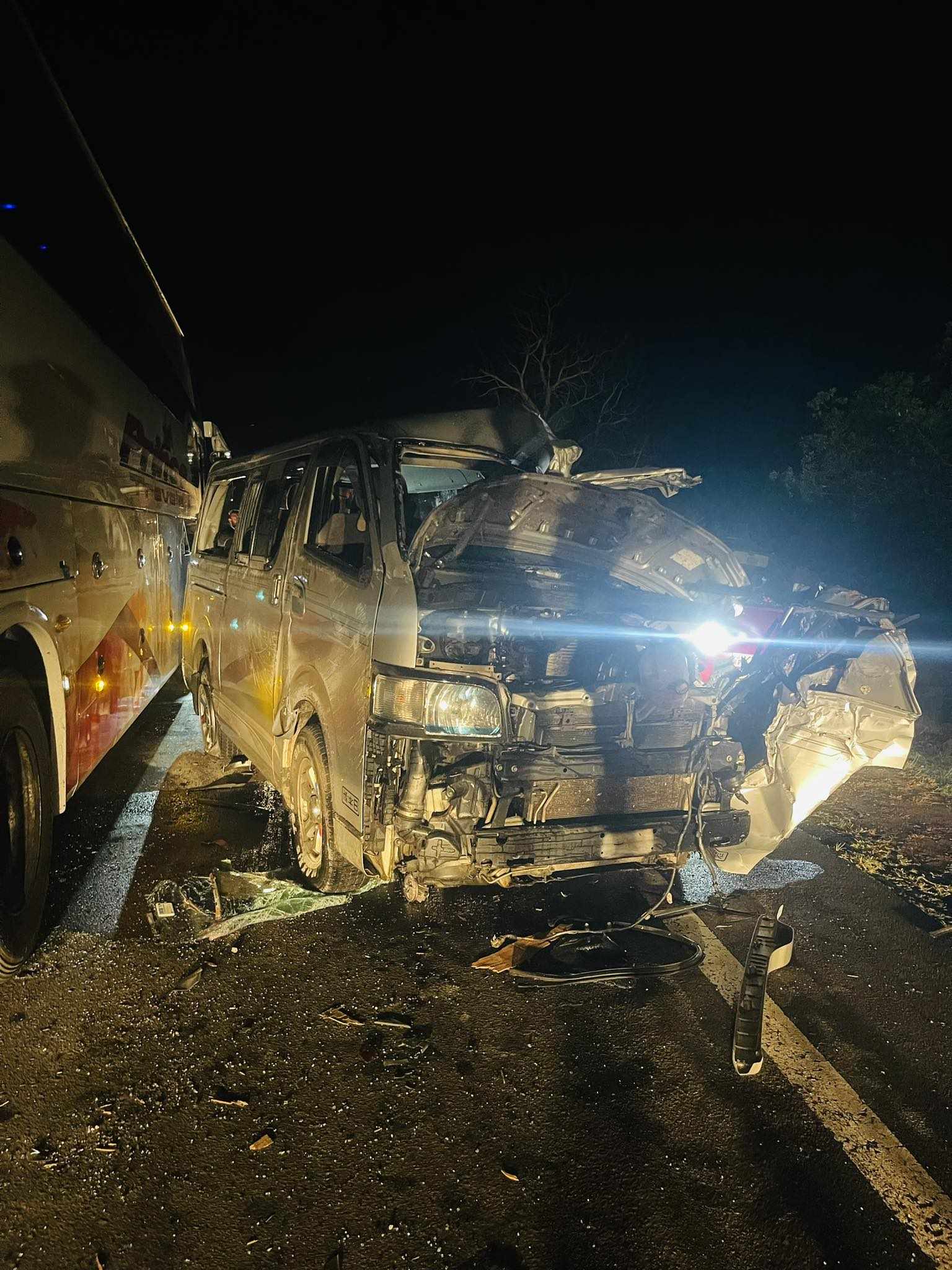 ජීවිත 03ක් අහිමිකරමින් මාන්කුලමේ දී මාරක අනතුරක් (ඡායාරූප) 4 367435808 6520161461394754 5704707762308304584 n