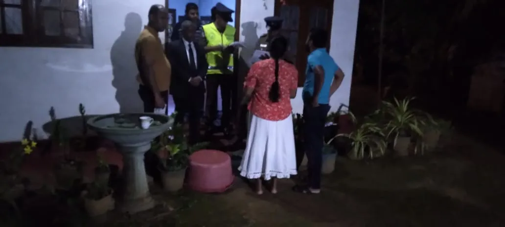 අක්මීමන - හියාරේ නිවසක කාන්තා මළ සිරුරක් - ඝාතනය කළ බවට සැකයක් (ඡායාරූප) 1 WhatsApp Image 2023 08 06 at 1.17.10 PM