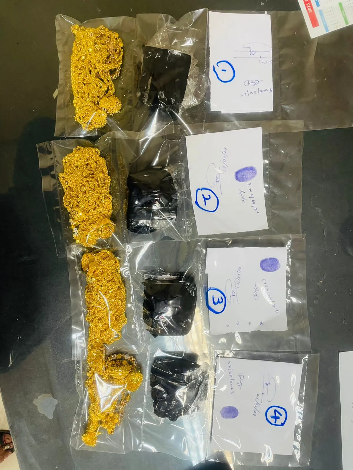 එක් කෝටි දෙලක්ෂයක රන් ගෙන ආ කතක් ගුවන්තොටේ දී මාට්ටු (ඡායාරූප) 3 IMG 20230928 WA0049