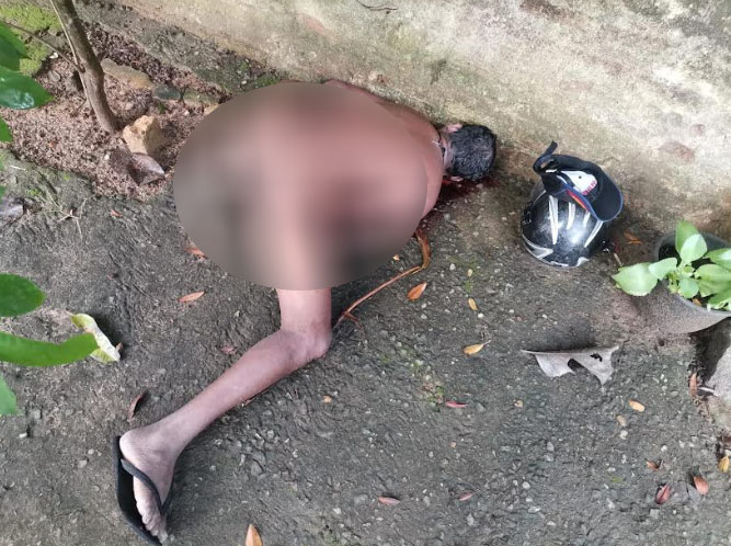 අභිරහස් ලෙස මිය ගිය පුද්ගලයෙකුගේ නිරුවත් මළ සිරුරක් මහ පාරක (ඡායාරූප) 4 5 5