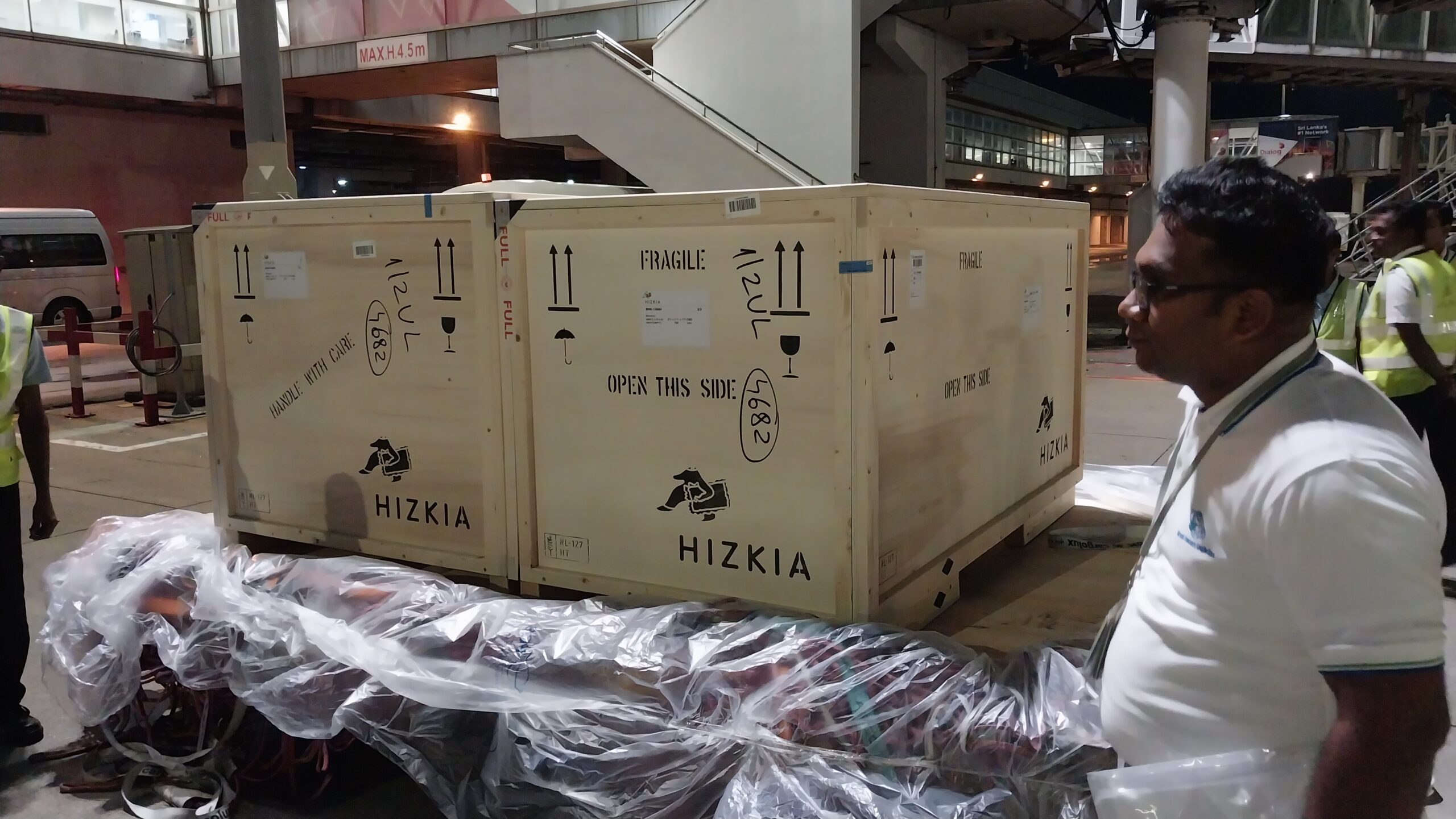 ලන්දේසීන් රැගෙන ගිය කෞතුක භාණ්ඩ තොගය යළි ශ්රී ලංකාවට රැගෙන එයි (ඡායාරූප) 2 20231129 053521 scaled