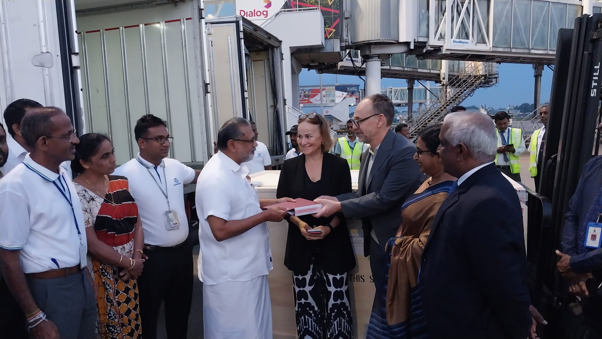 ලන්දේසීන් රැගෙන ගිය කෞතුක භාණ්ඩ තොගය යළි ශ්රී ලංකාවට රැගෙන එයි (ඡායාරූප) 4 20231129 055750 scaled