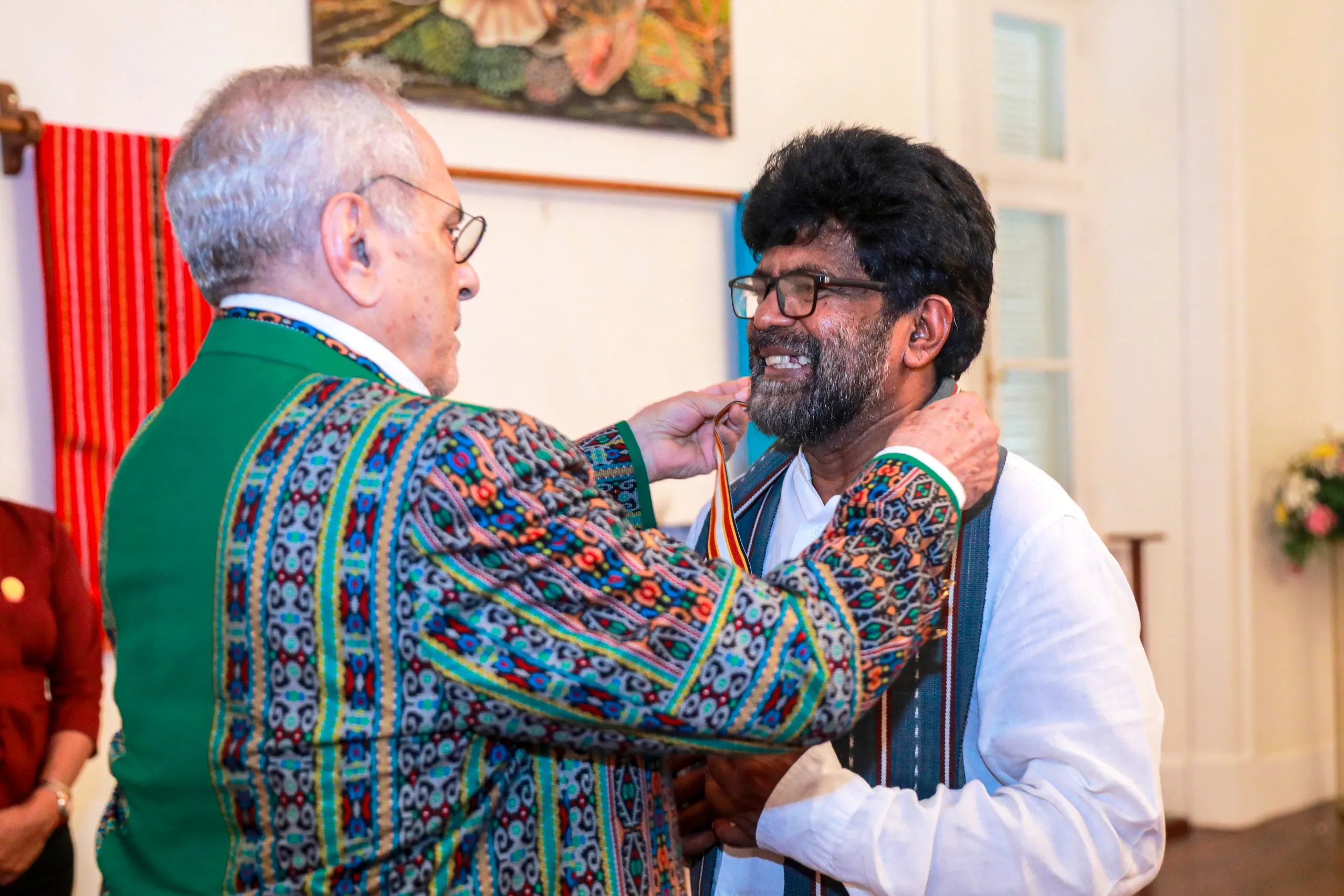 'මීපුර' කතෘ ප්රෙඩී ගමගේට නැගෙනහිර ටිමෝරයේ ජනපති ගෞරවය සම්මානය (ඡායාරූප) 2 WhatsApp Image 2023 11 28 at 2.19.50 PM 1 1