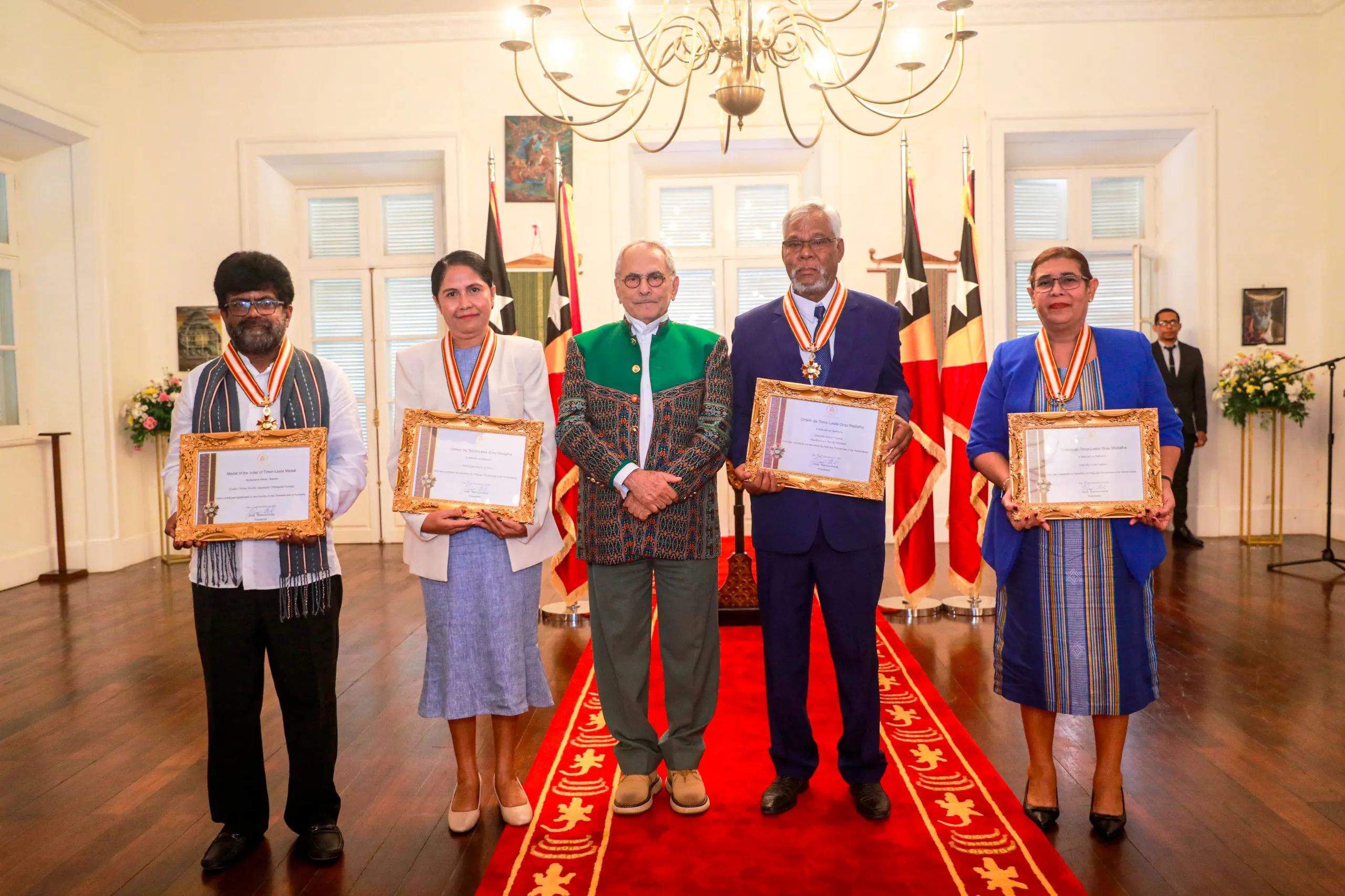 'මීපුර' කතෘ ප්රෙඩී ගමගේට නැගෙනහිර ටිමෝරයේ ජනපති ගෞරවය සම්මානය (ඡායාරූප) 3 WhatsApp Image 2023 11 28 at 2.19.50 PM 3