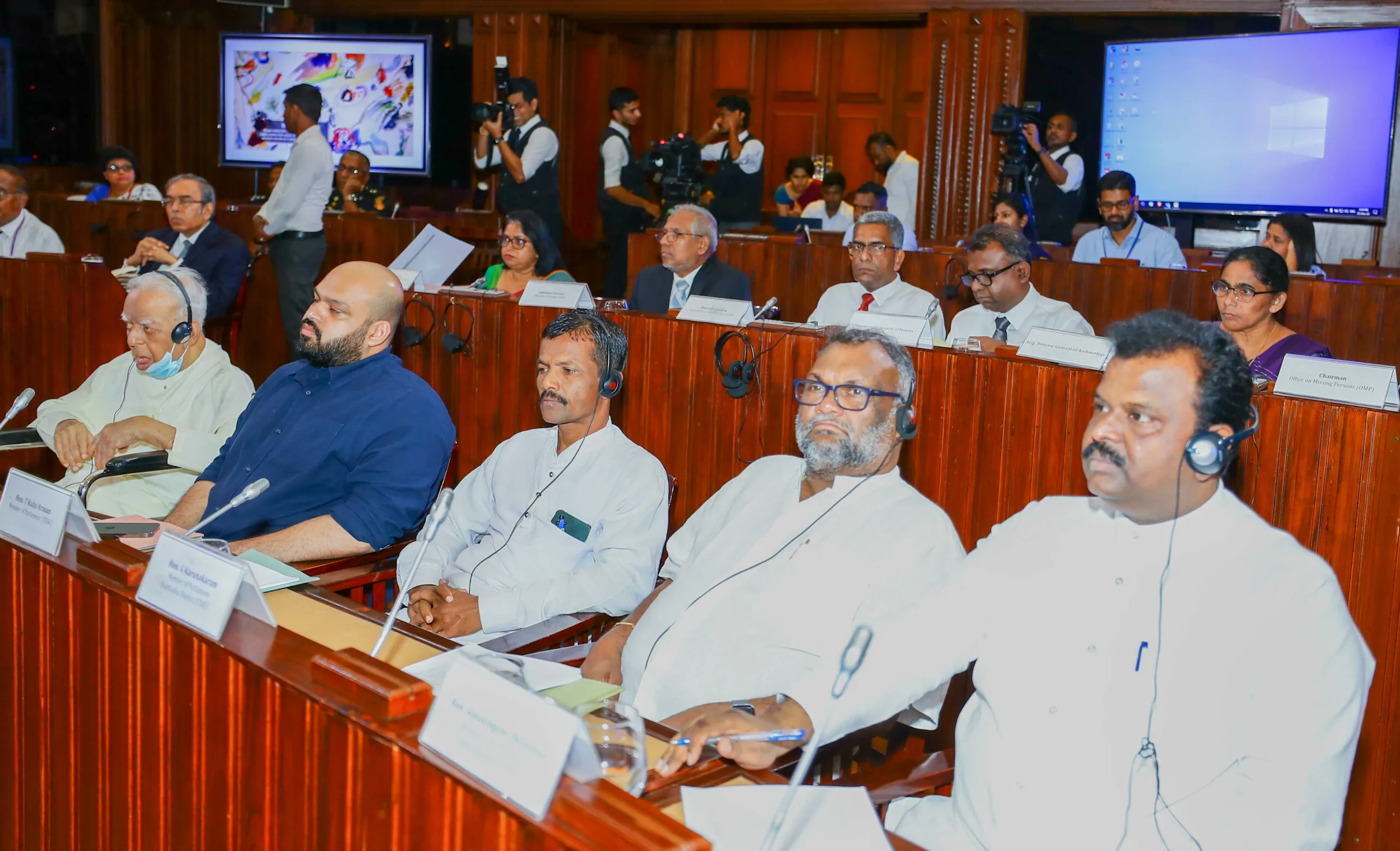 ජනපති සහ උතුරු නැගෙනහිර නියෝජනය කරන ද්රවිඩ පාර්ලිමේන්තු මන්ත්රීවරුන් අතර හමුවක් 4 Meeting with TNA 4 scaled