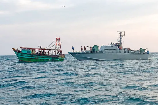 ඉන්දීය ධීවර යාත්රා 04 ක් නාවික හමුදා භාරයට (වීඩියෝ) 1 WhatsApp Image 2023 12 07 at 08.27.36 1138062d