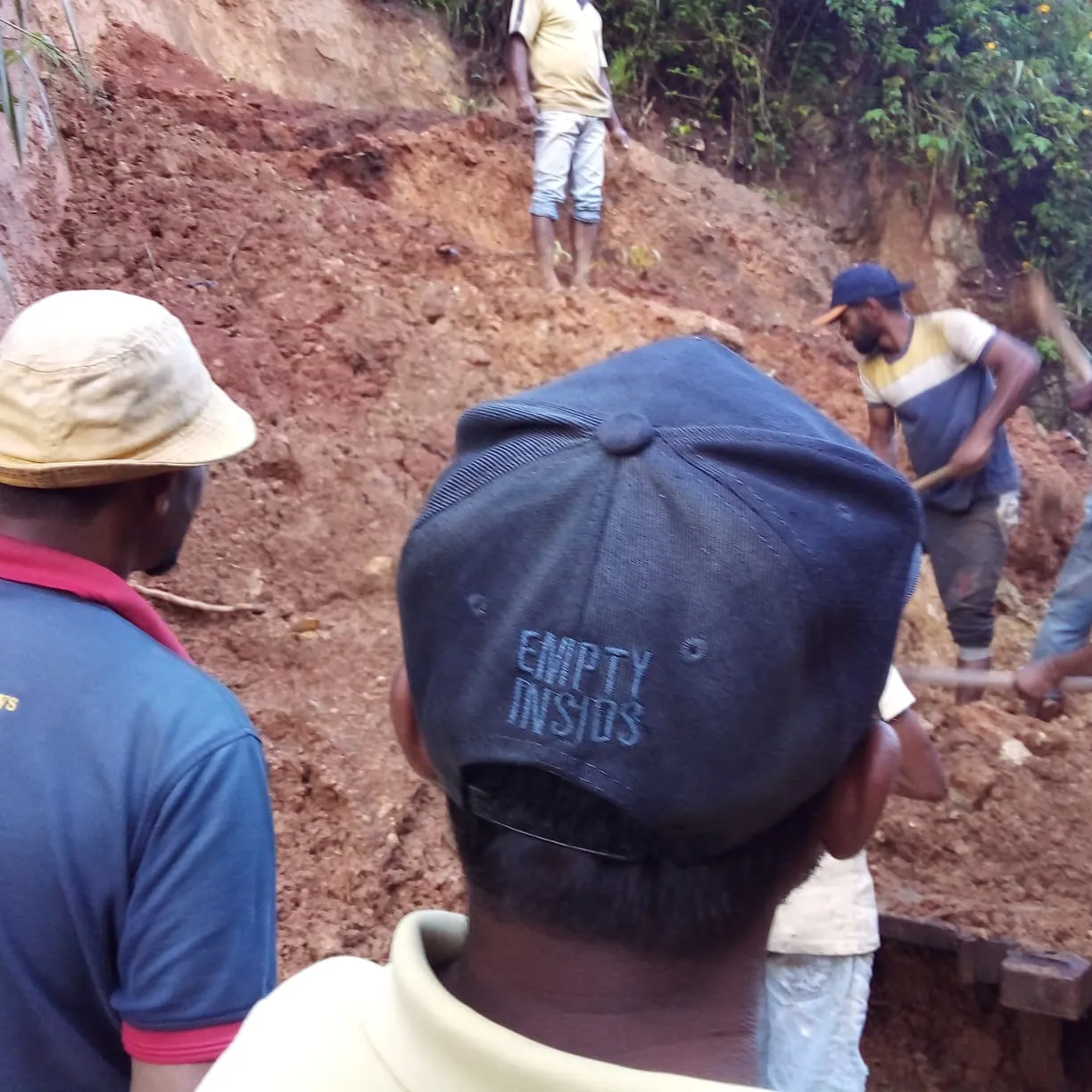 උඩරට දුම්රිය මාර්ගයේ දුම්රිය ධාවනයට අදත් බාධා (ඡායාරූප) 2 WhatsApp Image 2023 12 09 at 7.34.02 AM