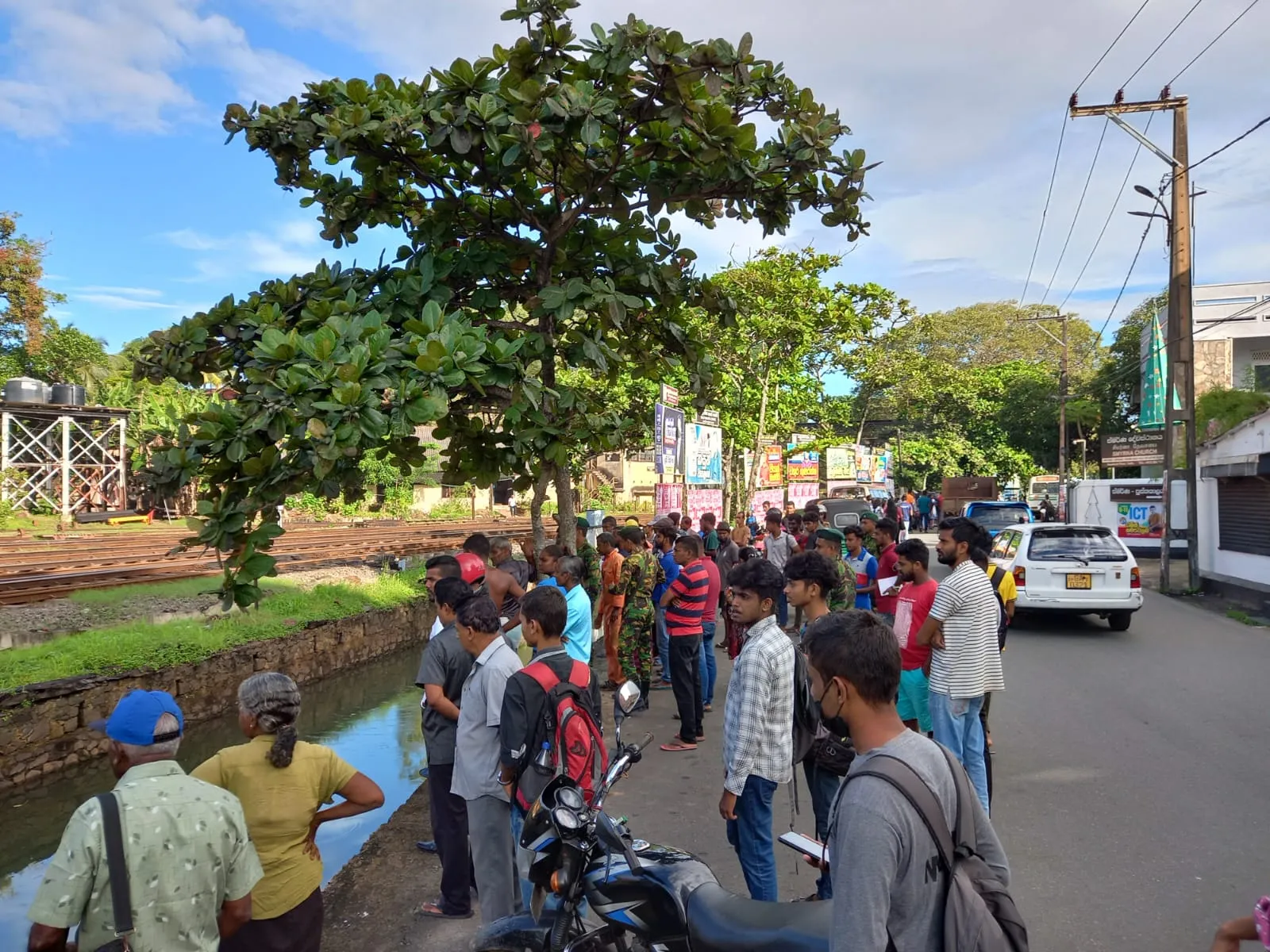 ගාල්ලේ කුණු ඇලක නාඳුනන කාන්තා මළ සිරුරක් (ඡායාරූප) 4 WhatsApp Image 2023 12 20 at 8.22.11 AM 1