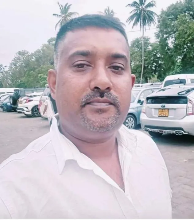 පියපුතු දෙපළ ගමන් ගත් මොටෝ රිය පෙරළී මාරක අනතුරක් (ඡායාරූප) 2 neel