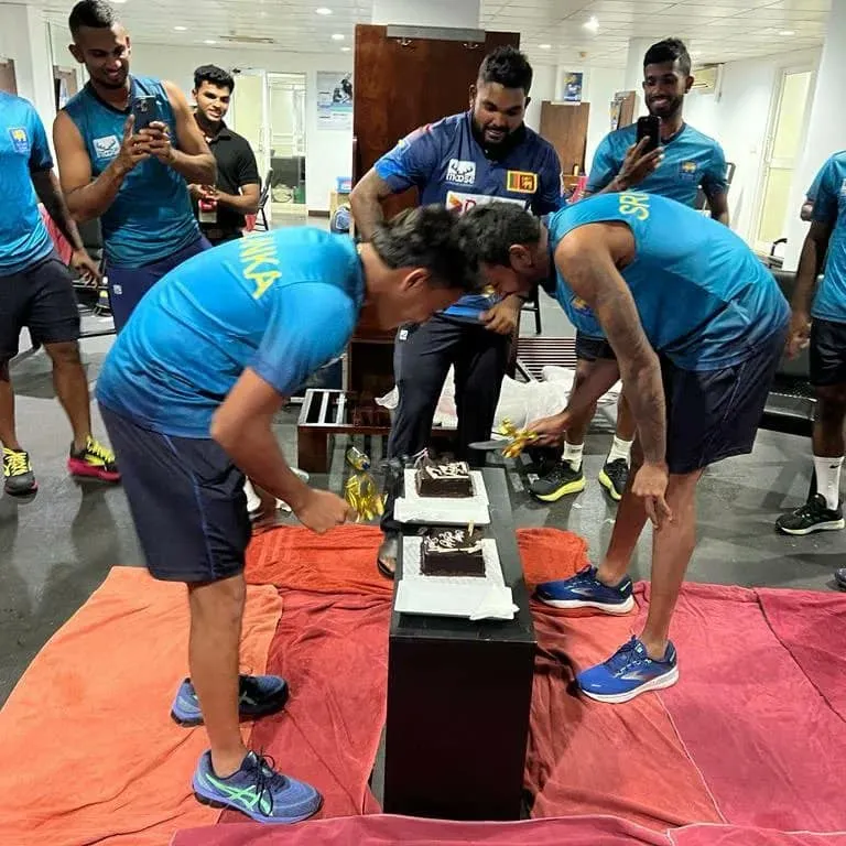 ජයග්රහණයේ සතුටත් සමඟ උපන්දින දෙකක් එකට සැමරූ ශ්රී ලංකා ක්රීඩකයෝ (ඡායාරූප) 2 419151845 755900029741724 8461034648537839081 n