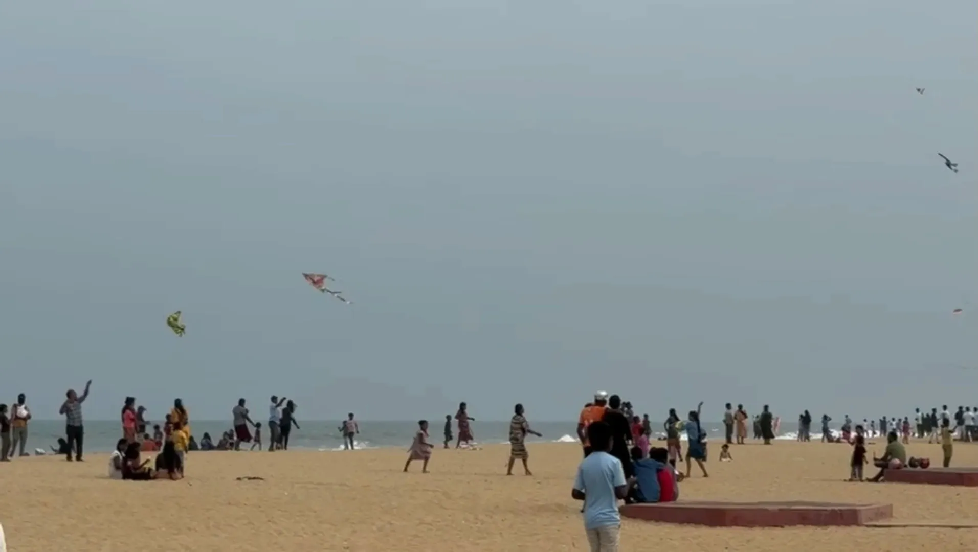 මුලතිව් සරුංගල් සැණකෙලියක කොටි සංවිධානයේ ඊලාම් සිතියමක් සහිත සරුංගලයක් 1 A 2