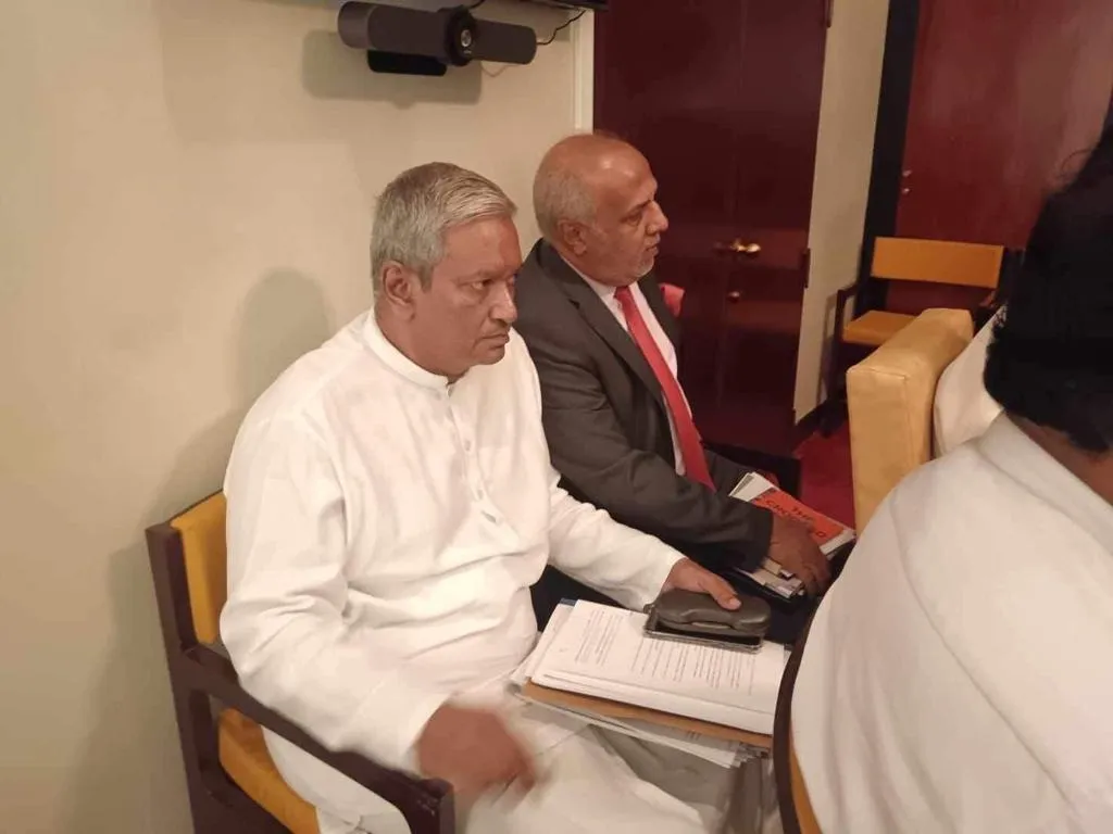 පාර්ලිමේන්තු කටයුතු අත්හිටුවයි - විශේෂ පක්ෂ නායක රැස්වීමක් (ඡායාරූප) 2 WhatsApp Image 2024 01 23 at 10.08.16 AM 1
