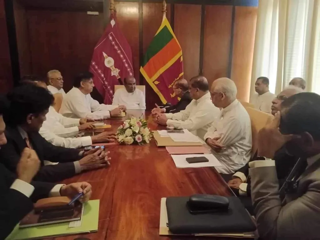 පාර්ලිමේන්තු කටයුතු අත්හිටුවයි - විශේෂ පක්ෂ නායක රැස්වීමක් (ඡායාරූප) 1 WhatsApp Image 2024 01 23 at 10.08.16 AM 2