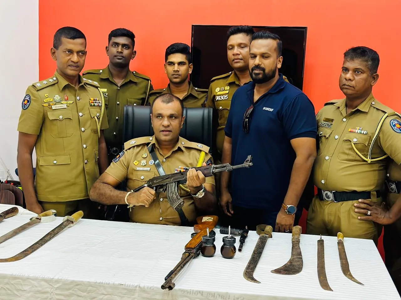 ඝාතනයකට සැරසුණු අපරාධකරුවන් දෙදෙනෙක් අත්අඩංගුවට (ඡායාරූප) 3 WhatsApp Image 2024 01 30 at 1.07.31 PM