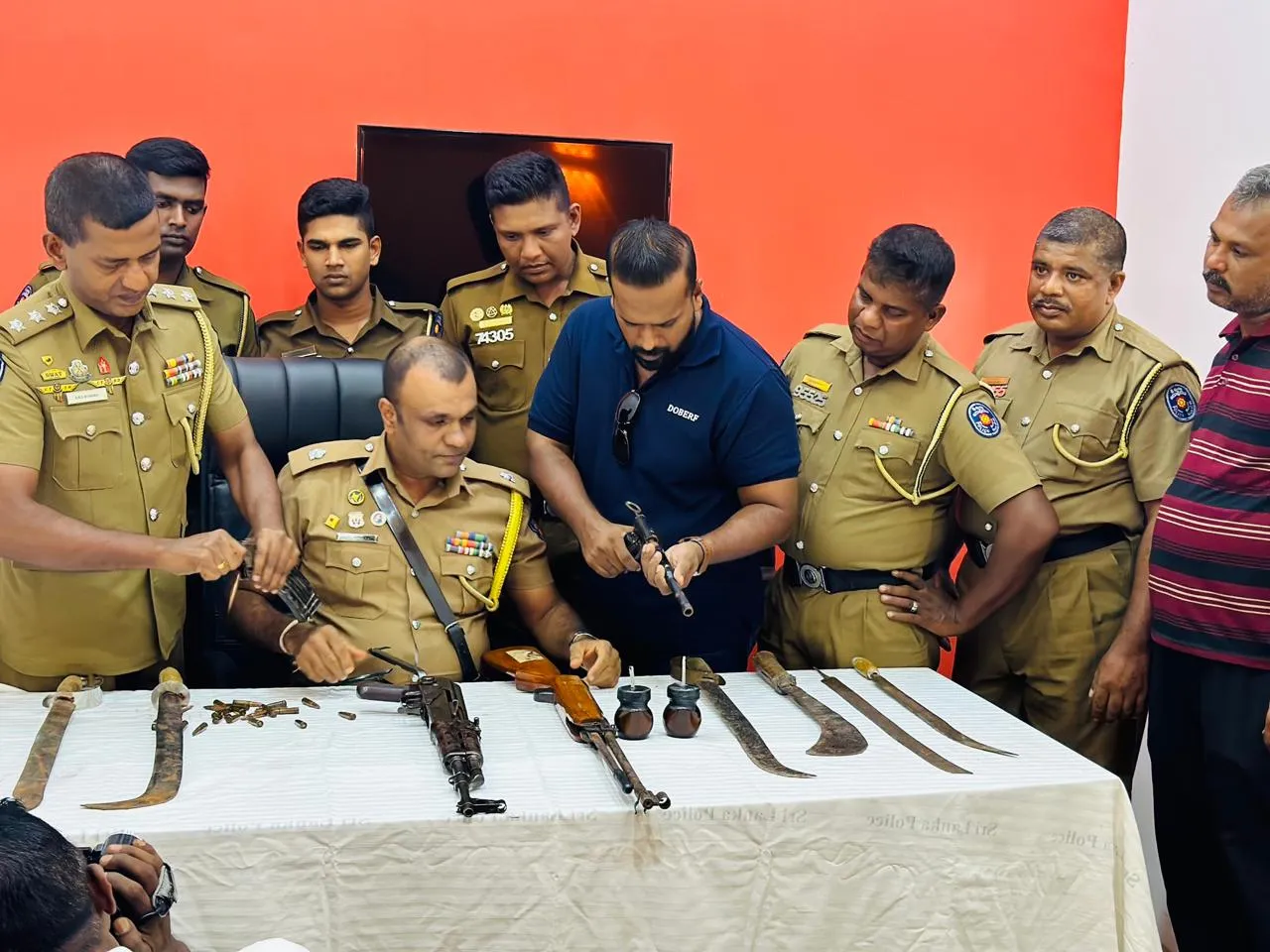 ඝාතනයකට සැරසුණු අපරාධකරුවන් දෙදෙනෙක් අත්අඩංගුවට (ඡායාරූප) 2 WhatsApp Image 2024 01 30 at 1.07.32 PM