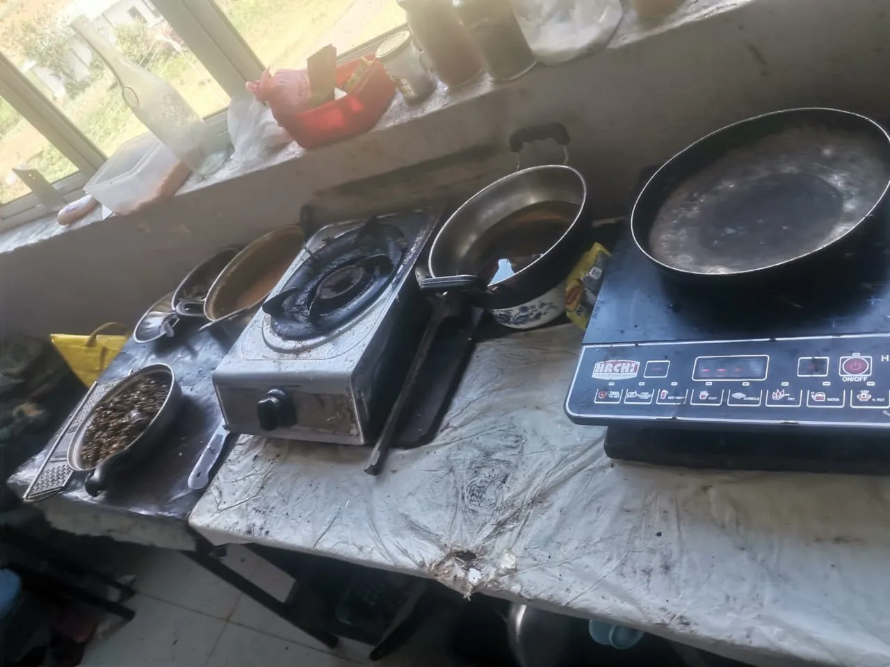 නුවරඑළිය මහ රෝහලේ වෛද්යවරුන්ගේ අපිරිසිදු ආපනශාලාව වසා දැමීමට නියෝගයක් (ඡායාරූප) 7 01 2 3