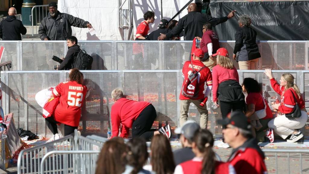 එක්සත් ජනපදයේ කැන්සාස් හි වෙඩි තැබීමක් (ඡායාරූප) 1 1 3