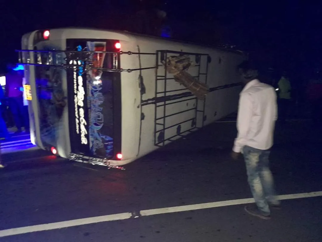 ශ්රී පාද වන්දනාවේ පැමිණි පිරිසක් රැගත් බස් රථයක් අනතුරට ලක්වෙයි 3 125772ec 9cf0 4786 bbc2 602f45893a36
