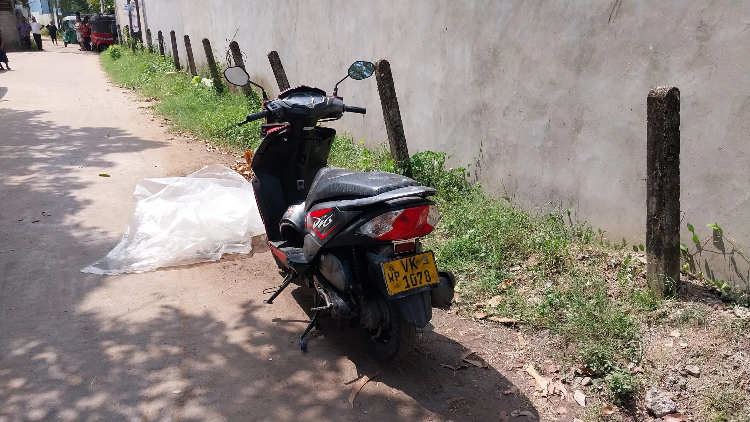 මීගමුවේ වෙඩි තැබීමට වෙඩික්කරුවන් ආ යතුරුපැදිය හමුවෙයි (ඡායාරූප) 1 20240211 110827 scaled