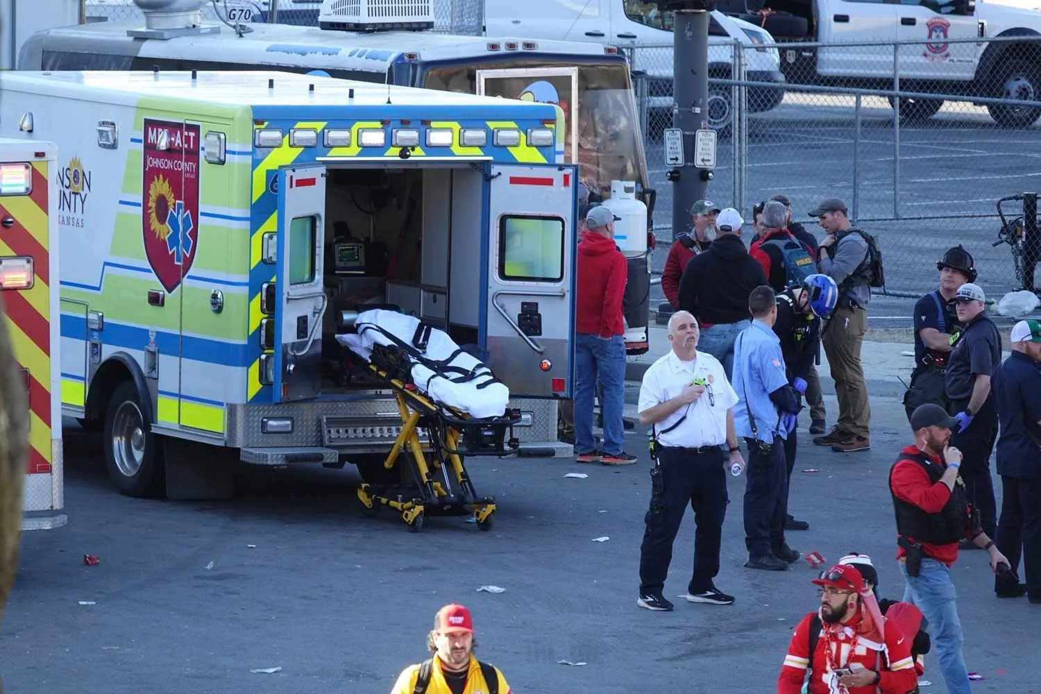 එක්සත් ජනපදයේ කැන්සාස් හි වෙඩි තැබීමක් (ඡායාරූප) 7 7 3