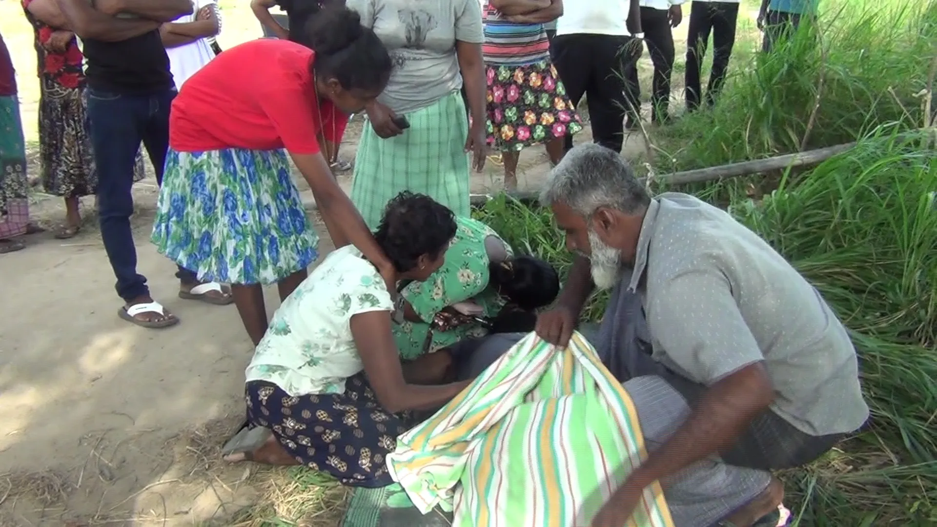 පුත්තලම - ඉරාල්මඩුව ප්රදේශයේ තරුණයෙකු විදුලිසැර වැදීමෙන් ජීවිතක්ෂයට 1 VideoCapture 20240228 182836