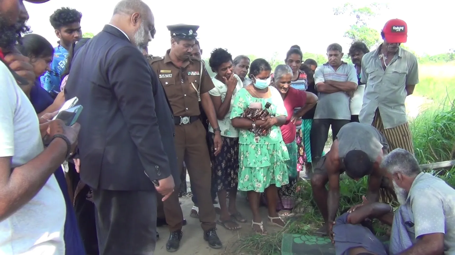 පුත්තලම - ඉරාල්මඩුව ප්රදේශයේ තරුණයෙකු විදුලිසැර වැදීමෙන් ජීවිතක්ෂයට 2 VideoCapture 20240228 182953