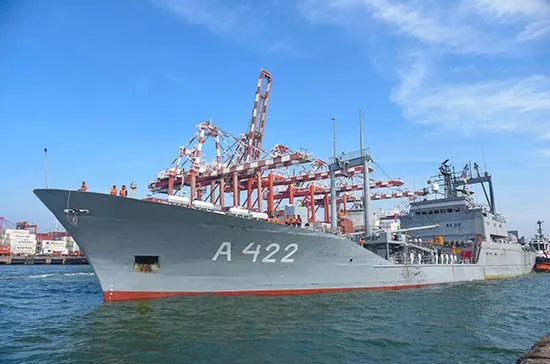 ඉරාන නාවික හමුදාවේ නෞකා දෙකක් කොළඹ වරායට (ඡායාරූප) 9 WhatsApp Image 2024 02 16 at 4.23.07 PM