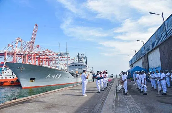 ඉරාන නාවික හමුදාවේ නෞකා දෙකක් කොළඹ වරායට (ඡායාරූප) 8 WhatsApp Image 2024 02 16 at 4.23.09 PM