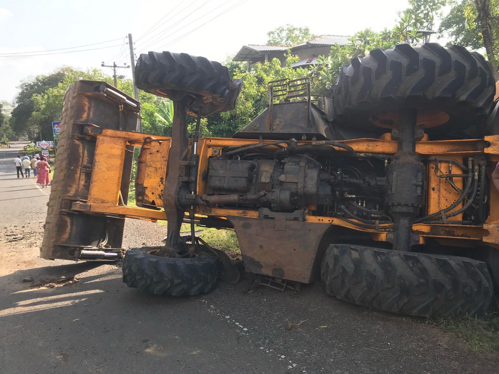 ආරවුලකට බැකෝ ලෝඩර් යන්ත්රයෙන් යතුරුපැදිකරු හප්පලා (ඡායාරූප) 10 WhatsApp Image 2024 02 27 at 19.32.19 1 1