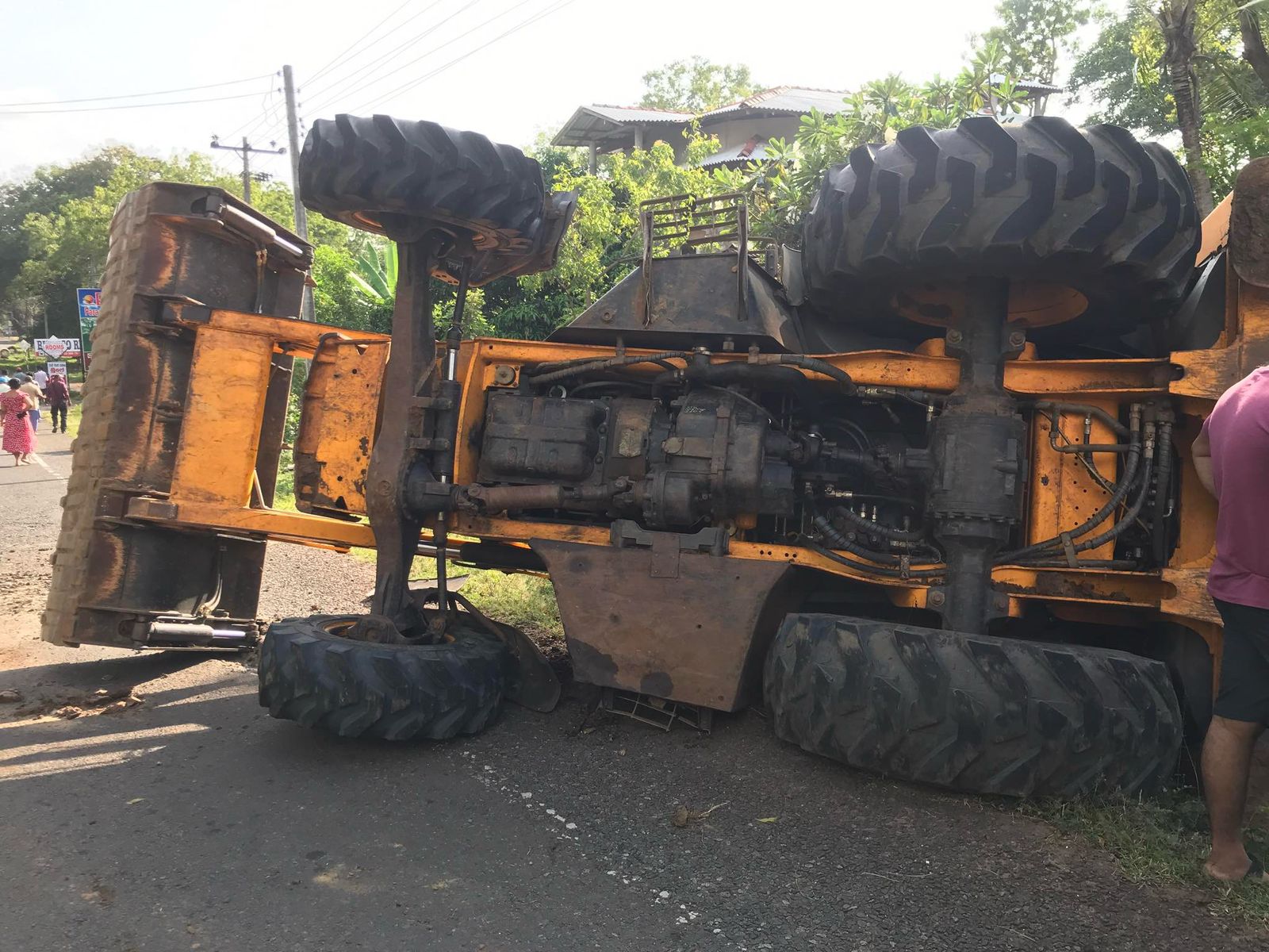 ආරවුලකට බැකෝ ලෝඩර් යන්ත්රයෙන් යතුරුපැදිකරු හප්පලා (ඡායාරූප) 7 WhatsApp Image 2024 02 27 at 19.32.21 2