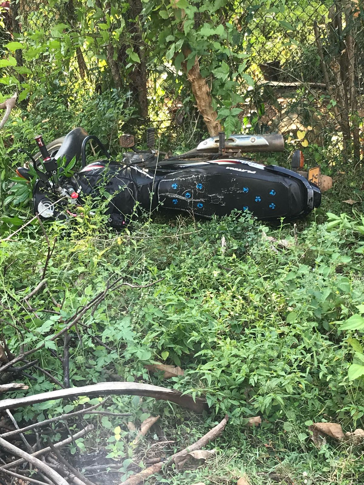 ආරවුලකට බැකෝ ලෝඩර් යන්ත්රයෙන් යතුරුපැදිකරු හප්පලා (ඡායාරූප) 1 WhatsApp Image 2024 02 27 at 19.32.24 1