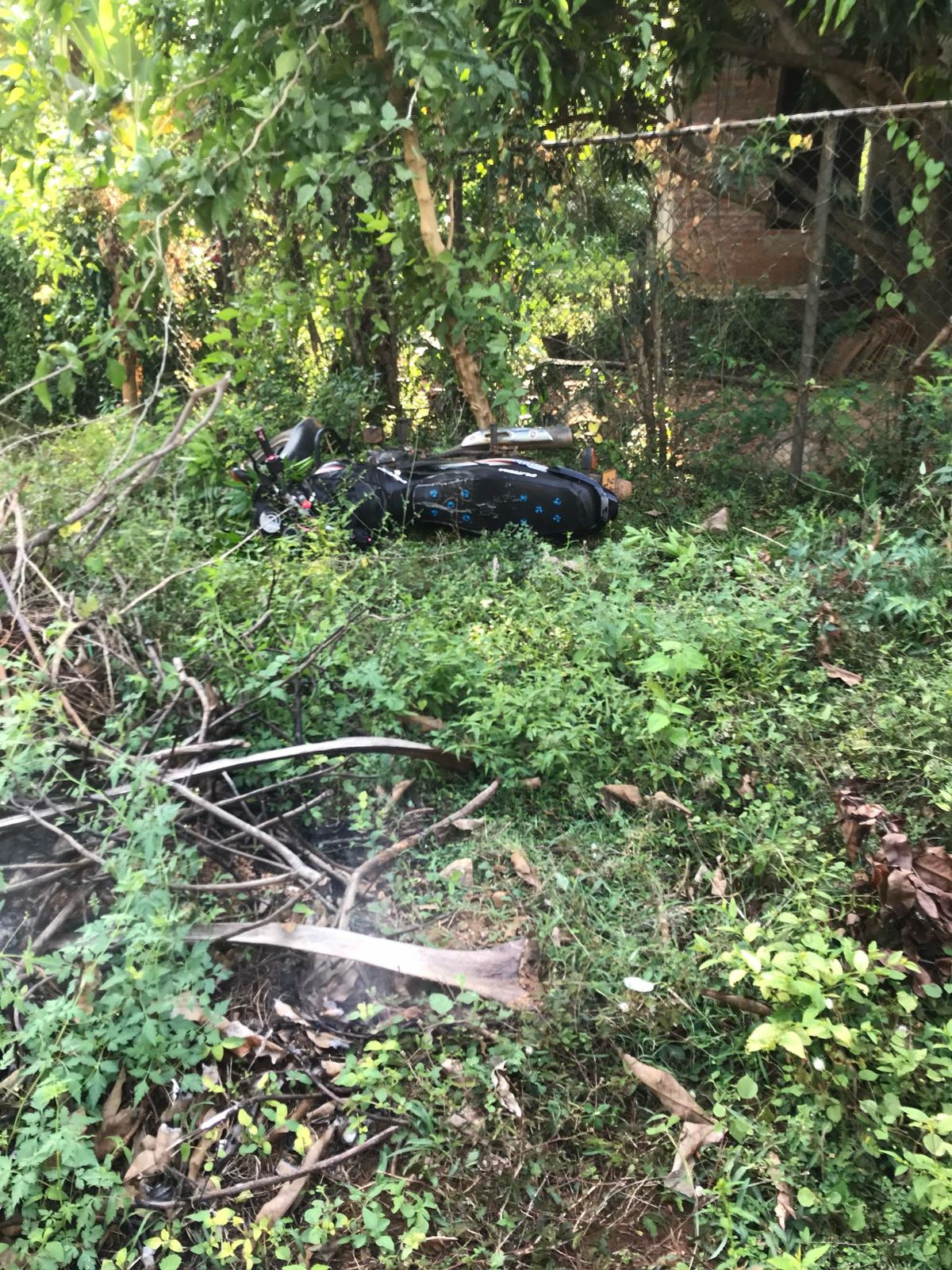 ආරවුලකට බැකෝ ලෝඩර් යන්ත්රයෙන් යතුරුපැදිකරු හප්පලා (ඡායාරූප) 4 WhatsApp Image 2024 02 27 at 19.32.24