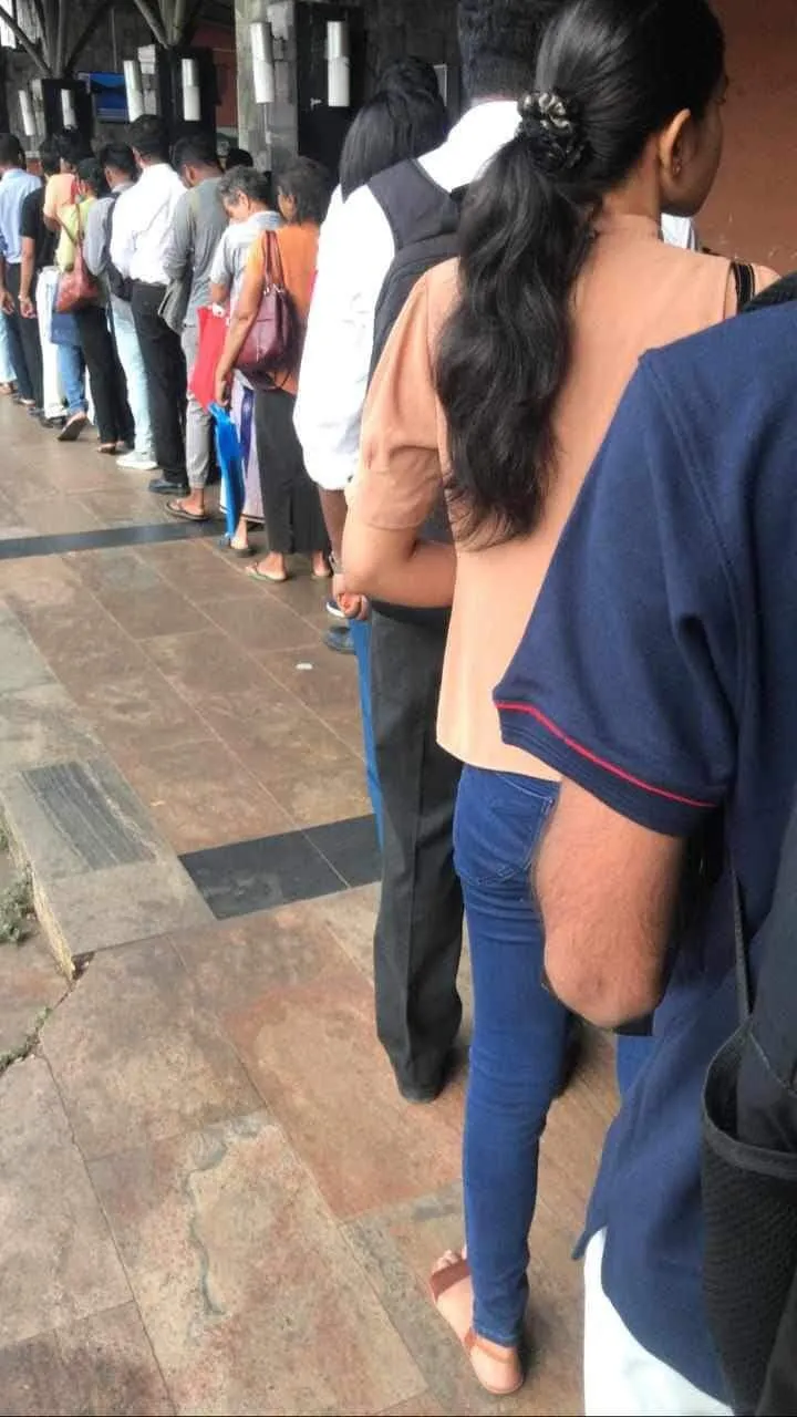 ගම්පහ දුම්රිය ස්ථානයේ කවුළු දෙකක් වැසෙයි (ඡායාරූප) 2 WhatsApp Image 2024 02 28 at 10.01.21 1 2