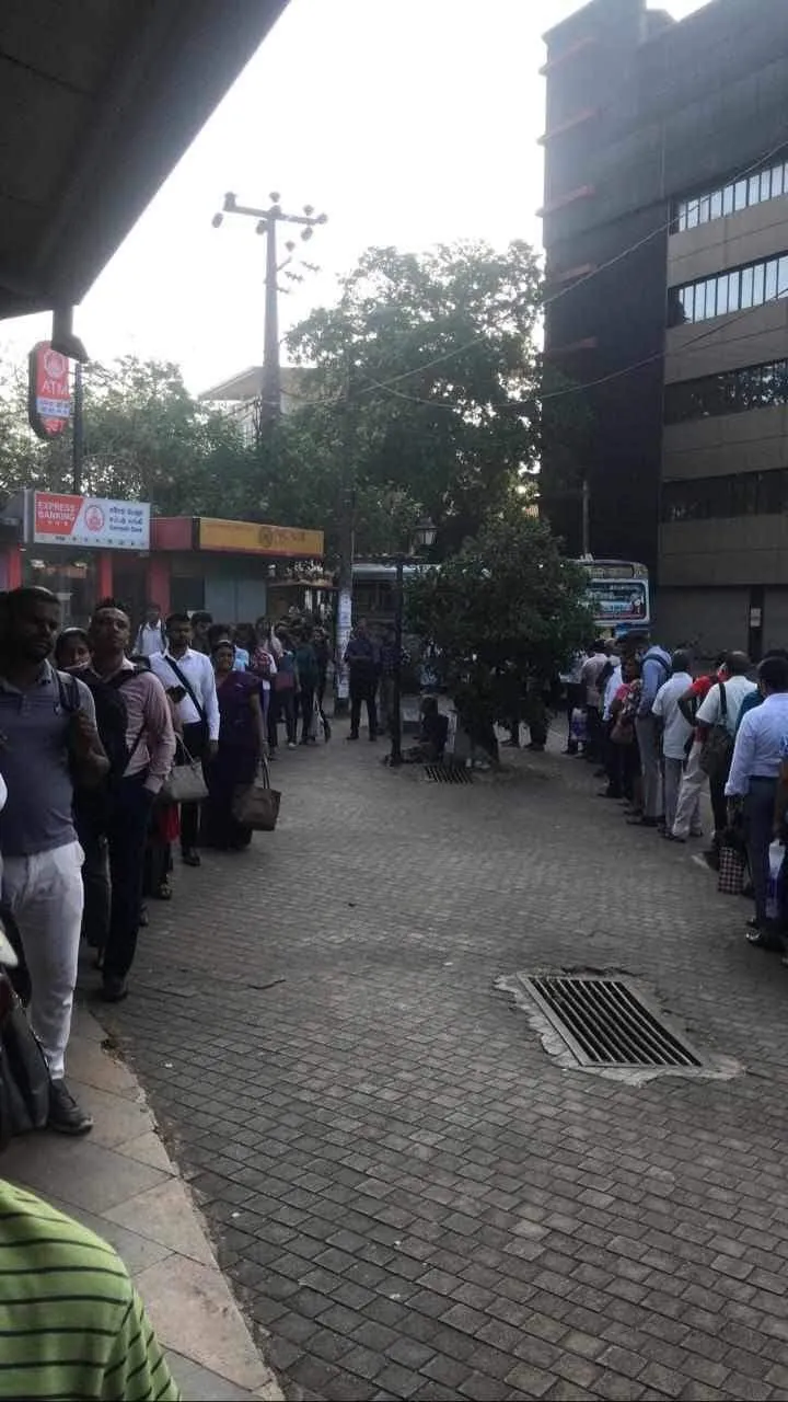 ගම්පහ දුම්රිය ස්ථානයේ කවුළු දෙකක් වැසෙයි (ඡායාරූප) 1 WhatsApp Image 2024 02 28 at 10.01.22 2