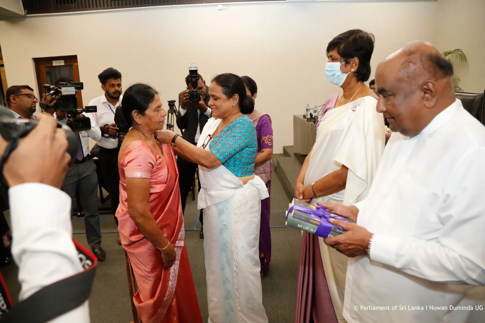 කාන්තා දිනය වෙනුවෙන් පැරණි මන්ත්රීවරියන්ට පාර්ලිමේන්තුවේදී බුහුමන් 4 177486fd e4f1 4901 b73f 1077fb1ce9b9