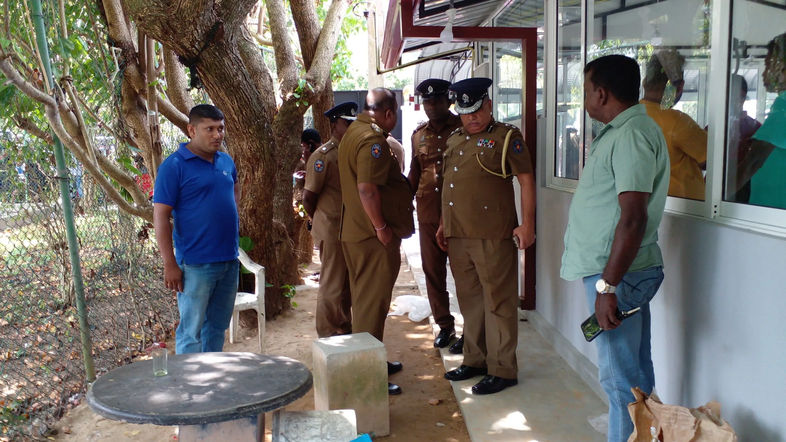 'පච්ච මංජු'ට වෙඩි තැබීමට ආ යතුරුපැදිය ඇලකි ගොඩගනී - පොඩි පැටීගේ වැඩක් දැයි සැකයක් ? (ඡායාරූප) 1 20240301 125429 1 scaled