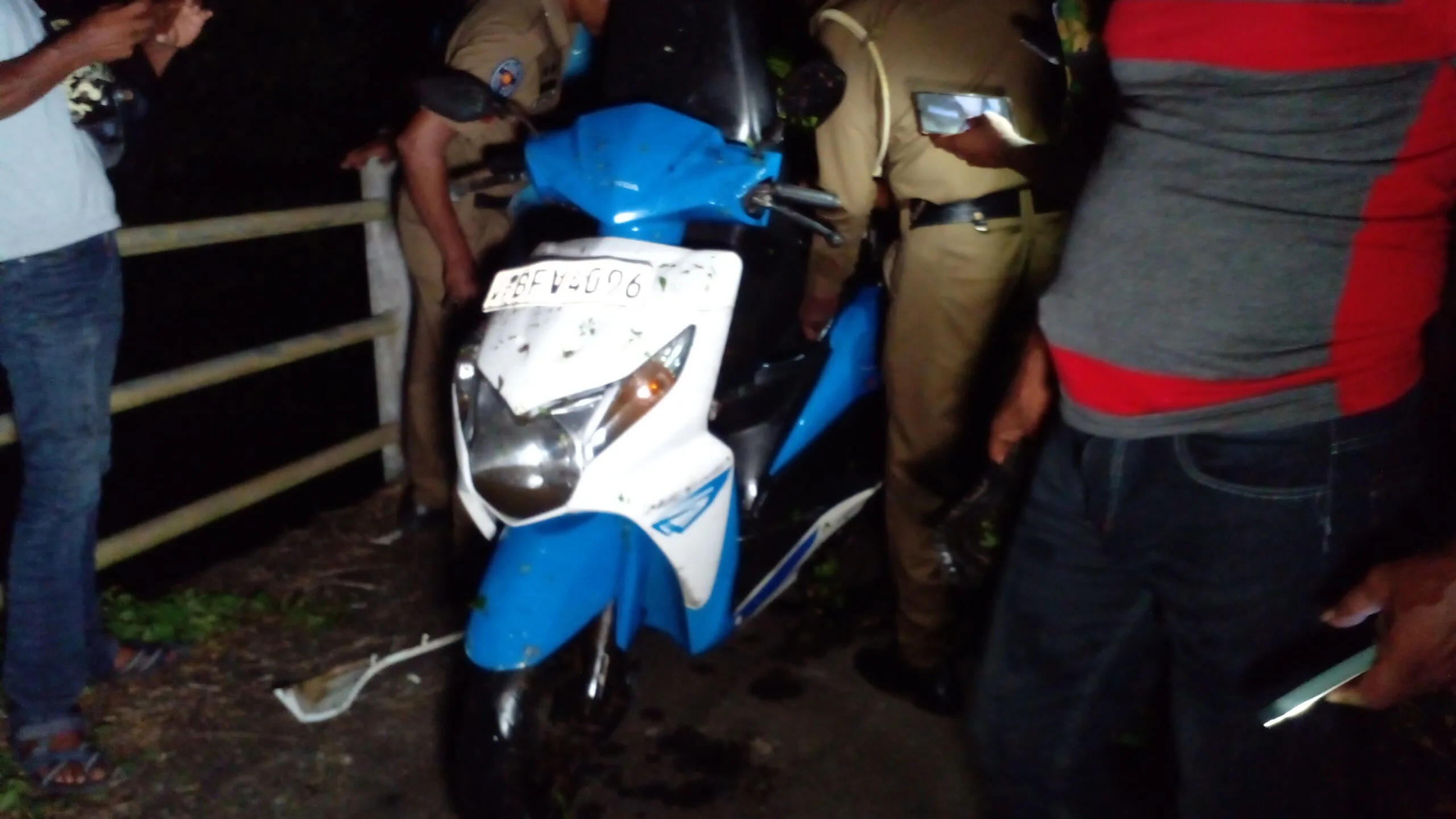 'පච්ච මංජු'ට වෙඩි තැබීමට ආ යතුරුපැදිය ඇලකි ගොඩගනී - පොඩි පැටීගේ වැඩක් දැයි සැකයක් ? (ඡායාරූප) 3 20240301 200637 scaled