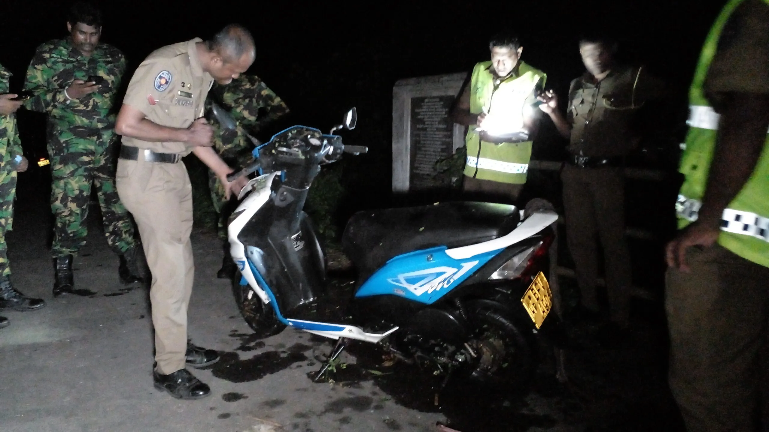 'පච්ච මංජු'ට වෙඩි තැබීමට ආ යතුරුපැදිය ඇලකි ගොඩගනී - පොඩි පැටීගේ වැඩක් දැයි සැකයක් ? (ඡායාරූප) 4 20240301 201937 scaled