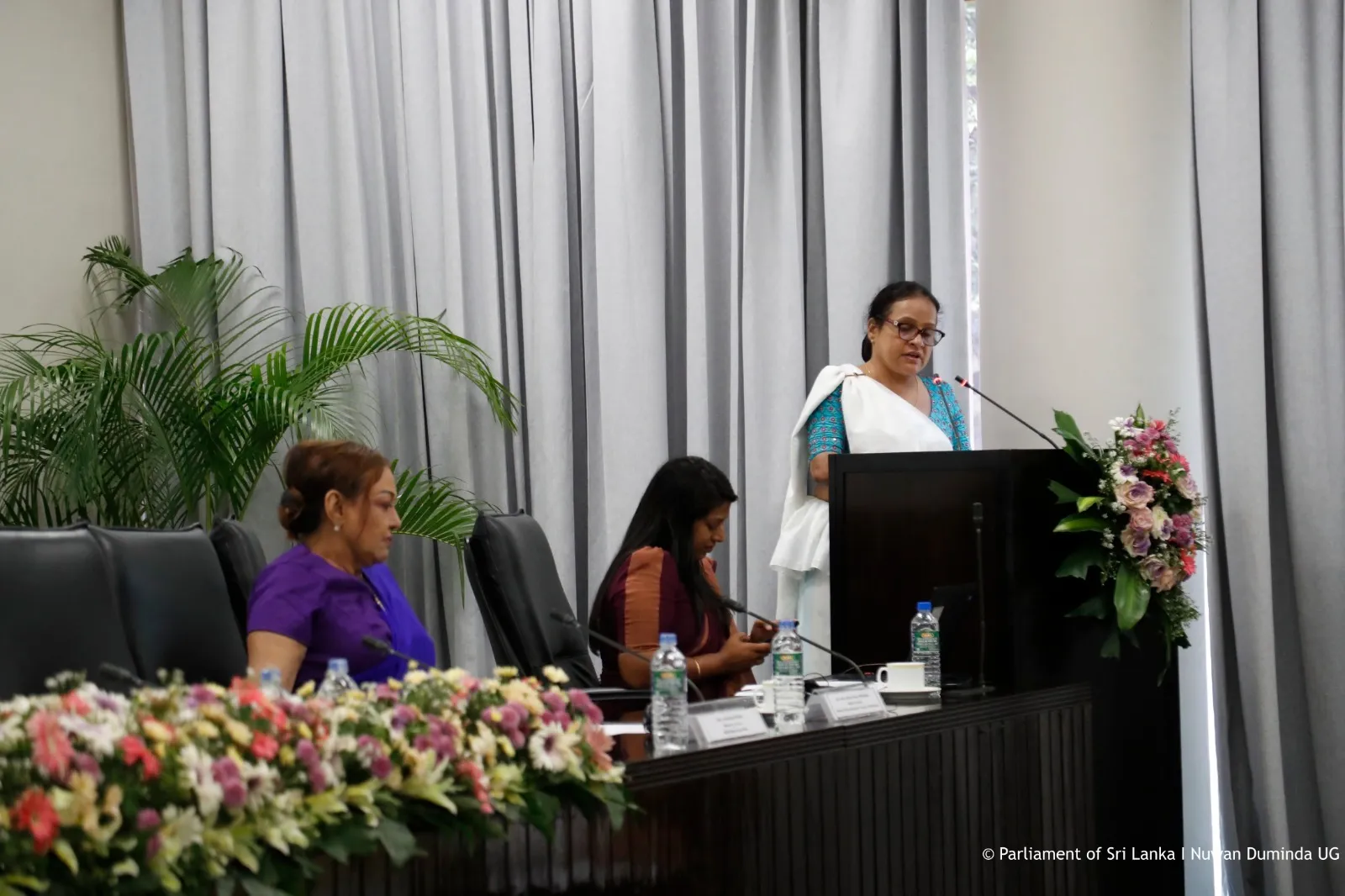 කාන්තා දිනය වෙනුවෙන් පැරණි මන්ත්රීවරියන්ට පාර්ලිමේන්තුවේදී බුහුමන් 2 268b2408 a7f6 42f5 a46b daab21fc327c