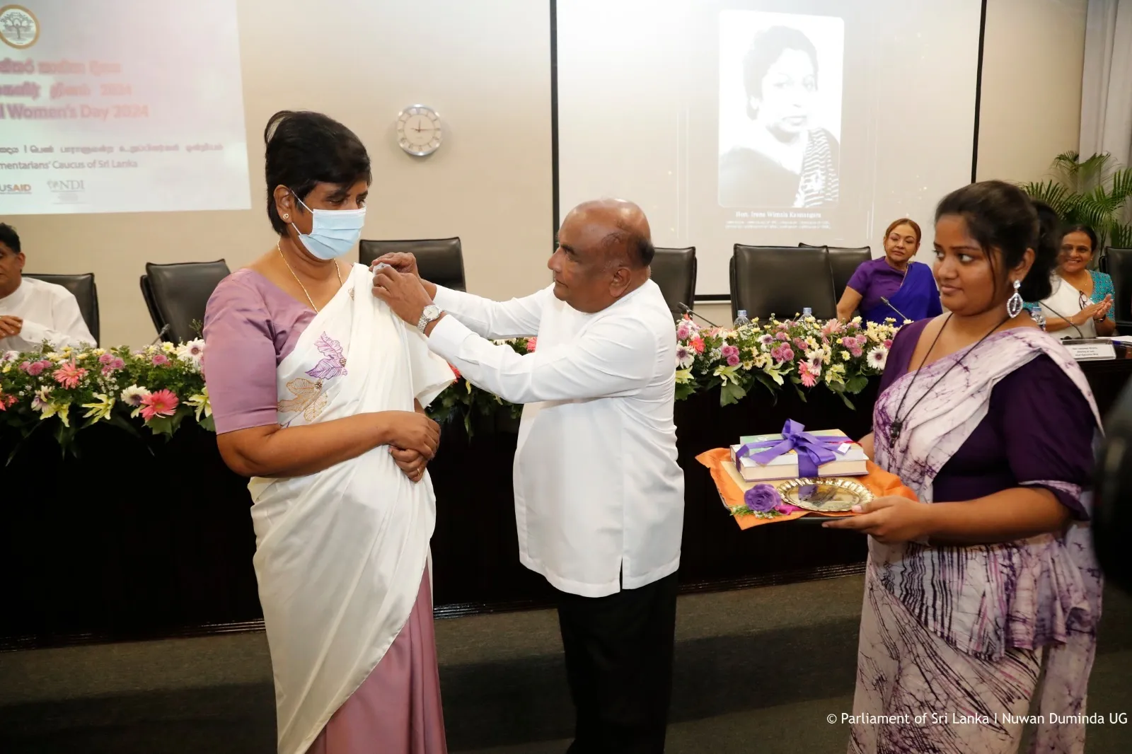 කාන්තා දිනය වෙනුවෙන් පැරණි මන්ත්රීවරියන්ට පාර්ලිමේන්තුවේදී බුහුමන් 3 332ee0ac fafc 4a93 a6fe 1ff9c63515cf